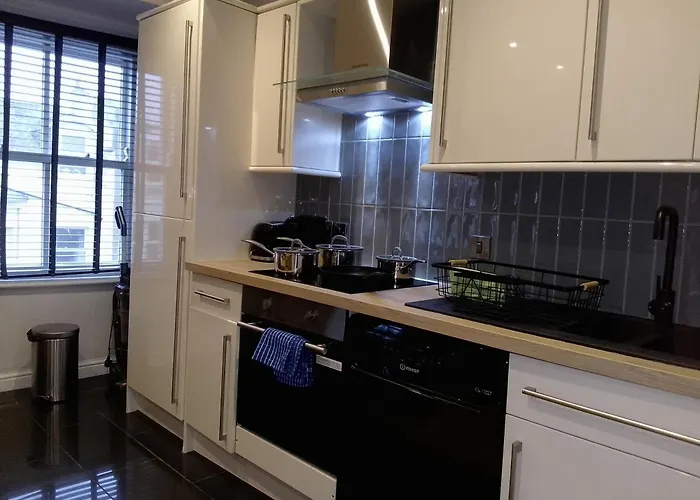 17 South Street Top Flat